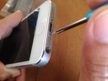 Iphone 5 bottom screws